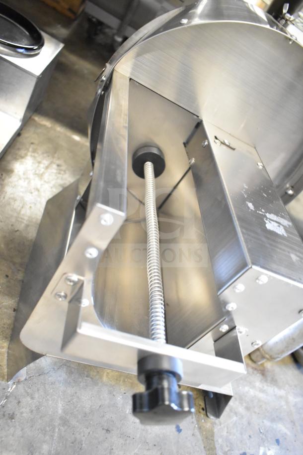 PYY PYYQPJSL061SSUS commercial slicer, stainless steel, excellent condition, adjustable knob, industrial-grade construction.