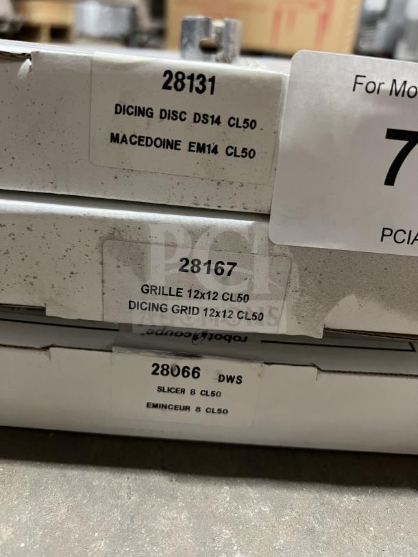 Brand new Robot Coupe 9/16" slicing disc, Model 28131, in box. Labels indicate compatibility with DS14 CL50 and EM14 CL50.