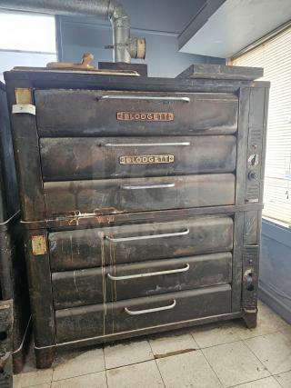 Blodgett 981 Natural Gas Double Deck Oven with visible wear, Blodgett branding, and control panel on the right side.