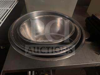 Stainless steel mixing bowl set in good condition, nested, polished finish, with a sticker indicating auction lot details.