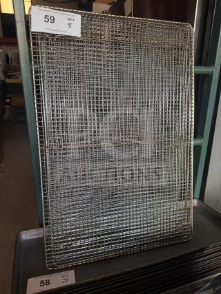 Metal cooling rack with grid pattern, in good condition, auction lot 59, quantity 5.