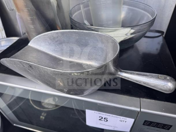 Metal scoop with handle, glass bowl, measuring container, and metal trays. Good condition, bulk kitchenware auction lot.