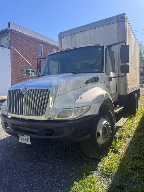 White box truck with large cargo area, front grille, and side mirrors. License plate UA94-029 visible. Good condition.