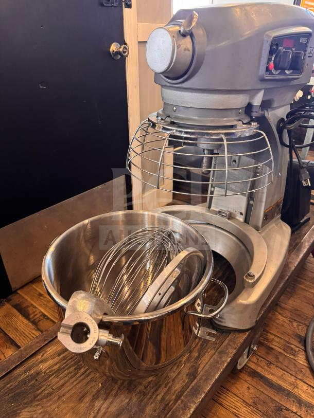 Hobart HL200 Legacy 20-Quart mixer, silver, crack down right side, tested and working, includes bowl and whisk.