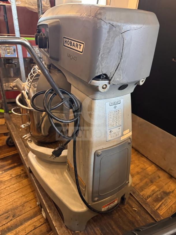 Hobart HL200 Legacy 20-Quart Planetary Mixer with crack on right side. Tested, working. Label shows specs and safety markings.