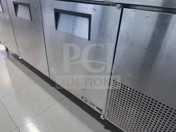 True TPP-93 commercial pizza prep table in pristine condition with three doors and cutting board top. Fully tested and operational.