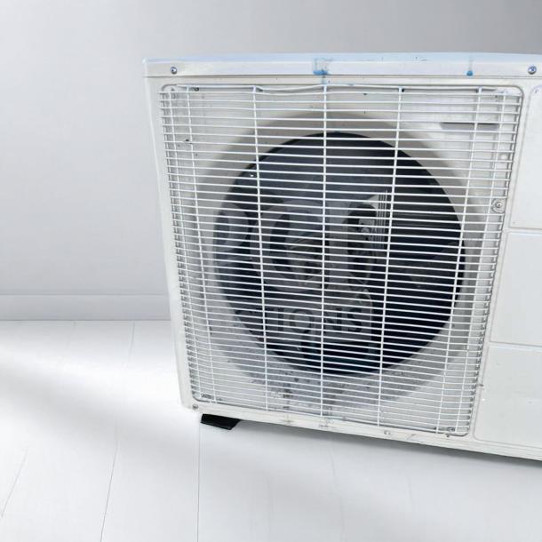 Fujitsu AUU24RLB outdoor condenser unit, 24,000 BTU, elite condition, fully tested operational, for commercial split system.