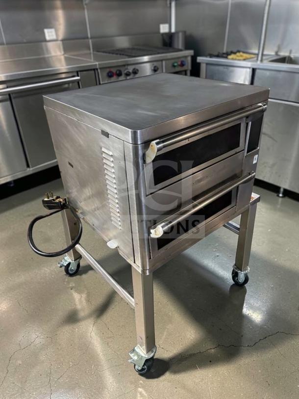 TurboChef HHD-9500 high-speed countertop oven, ventless, stainless steel, outstanding condition, 208/240V, ready to use.
