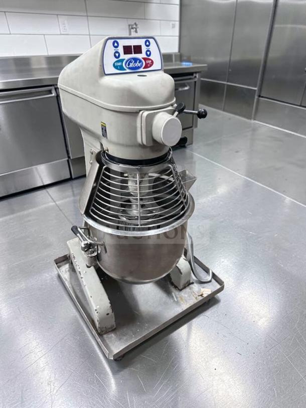 Flawless Globe SP20 planetary mixer, 20 Qt, 1/2 HP, 115V, NSF certified, Dayton, Ohio. Fully operational, like-new condition.