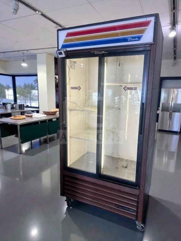 True GDM-33 commercial glass door refrigerator, 2 doors, elite condition, 115V, made in USA, fully tested.
