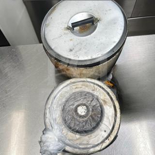 Commercial aluminum stock pot with lid. Heavy-duty, fully inspected, excellent condition for restaurant use. Model OAS-S-POT-0649.