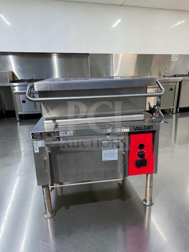 Vulcan VG30-NAT 30-gallon gas tilt skillet, outstanding condition, 90,000 BTU, fully tested, stainless steel, red control panel.
