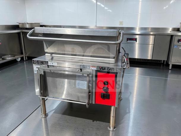 Vulcan VG30-NAT 30 Gallon Gas Tilt Skillet, 90,000 BTU, excellent condition, natural gas, stainless steel, fully operational.