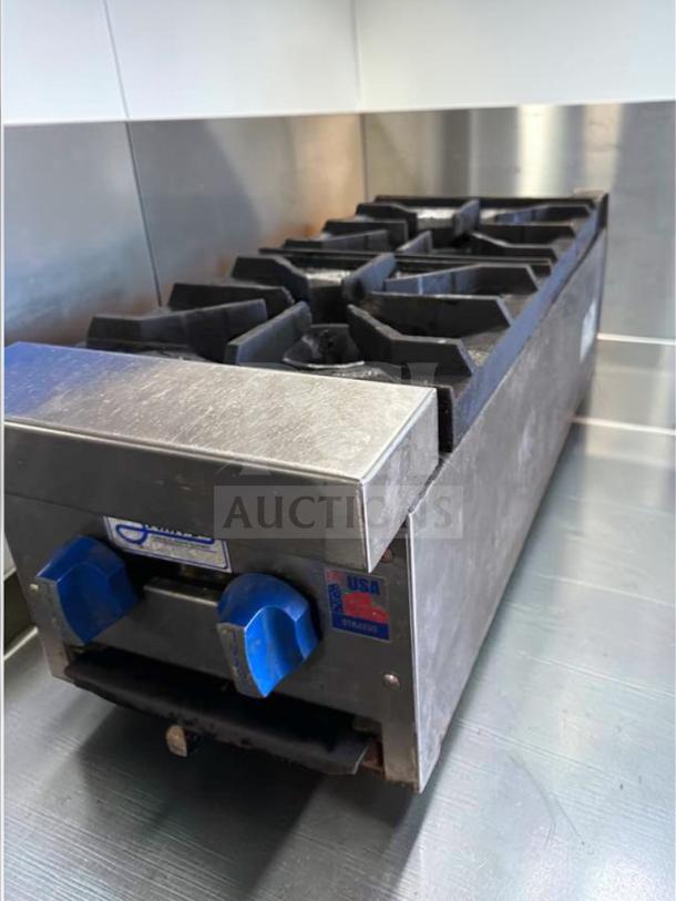 Stratus Commercial 2-Burner Gas Hot Plate, exceptional condition, heavy cast iron grates, ETL listed, fully operational.