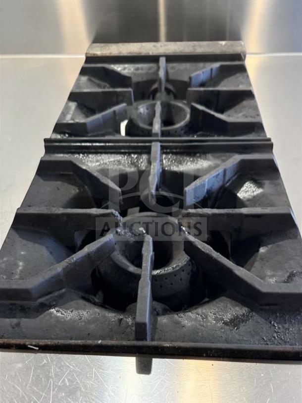 Stratus Commercial 2-Burner Gas Hot Plate, heavy cast iron grates, exceptional condition, model STR-S-2BRN-0743, ETL listed.