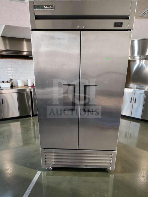True T-35-HC 39.5" two-section reach-in refrigerator, solid doors, stainless steel, excellent condition, fully tested.