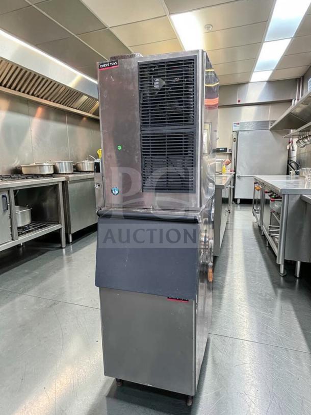 Hoshizaki KM-520MAJ commercial ice machine, 556 lb/day, air-cooled, stainless steel, excellent condition, fully tested.