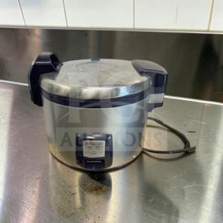 Commercial Generic stainless steel rice cooker, model RICE-M-COOKER-0764, in remarkable condition. Heavy-duty kitchen equipment.