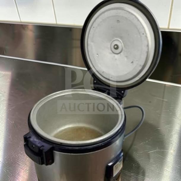 Large capacity stainless steel rice cooker, fully tested, model RICE-M-COOKER-0764, open lid, excellent condition.