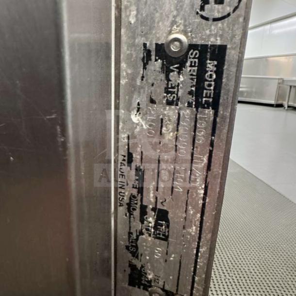 Alto-Shaam 1000-TH-II Cook & Hold Oven, stainless steel, classic controls, serial 22909901104, made in USA.