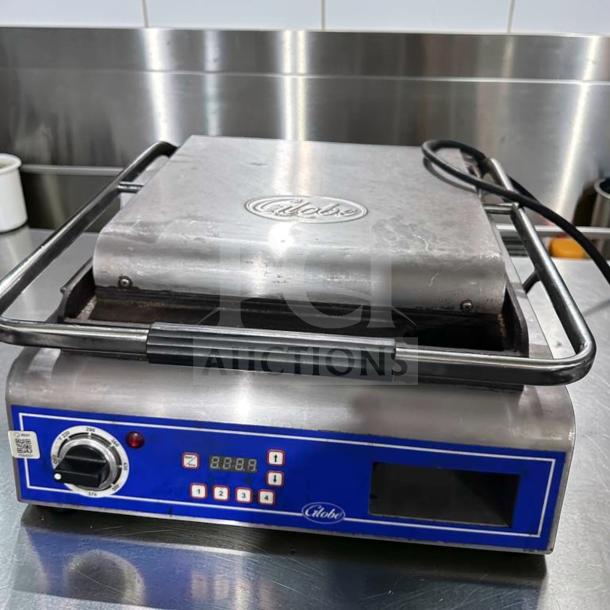 Globe GSG14D Deluxe Panini Grill, 14" x 14" smooth plates, in superior condition. Features adjustable controls and logo.