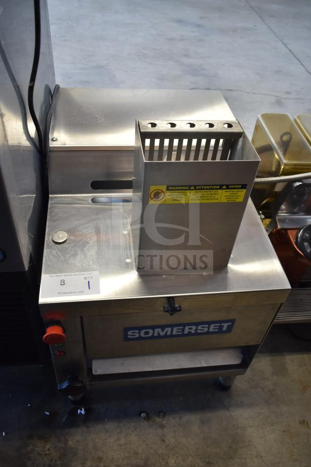 Somerset CDR-170 commercial countertop dough moulder. Ideal for 6-15" bread loaves. 110V, 1 phase. Good condition.