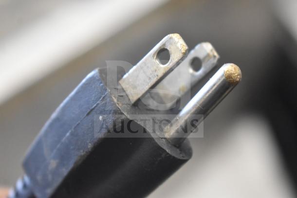 Close-up of a power plug for the Avantco Countertop Food Warmer. 120 Volts, 1 Phase.