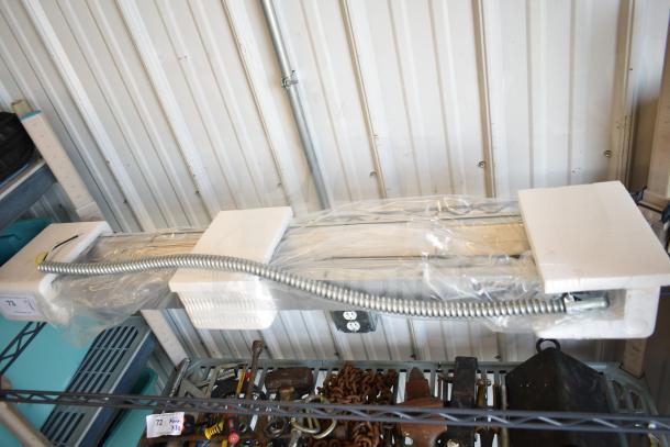 BRAND NEW SCRATCH AND DENT! ServIt 423SW42THA 42" Strip Warmer with Single Toggle Control, 120V, 1 Phase, in packaging.