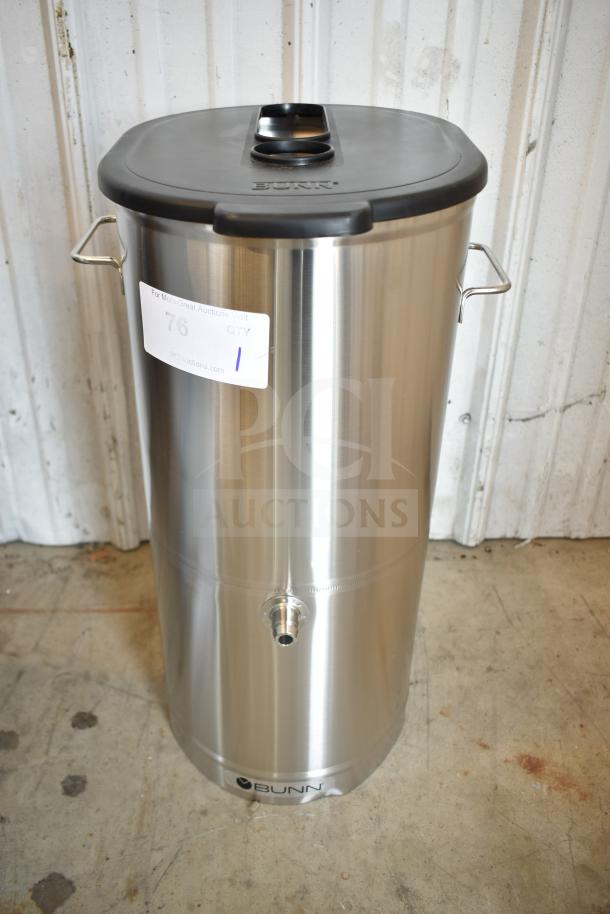 Brand new Bunn 34100.0001 TDO-5 iced tea dispenser, 5-gallon capacity, solid plastic lid, minor scratches.