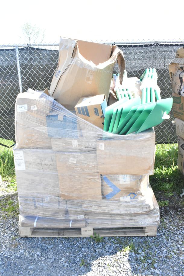 Pallet with 32 Vikan green food service shovels in shrink-wrapped boxes, some damaged. Brand new, scratch and dent condition.