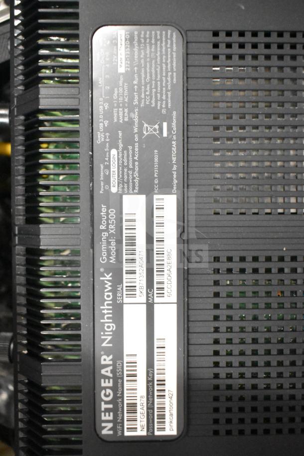 Netgear Nighthawk XR500 gaming router, serial 5KB71352A0471, WiFi name NETGEAR78, in good condition.