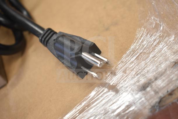 Power plug for a new Avantco 177BMFW5 electric bain marie buffet warmer, 120V, with 5 half-size wells, scratch and dent condition.