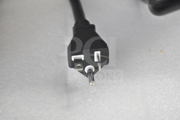Plug for Avantco 177IC3500 Countertop Induction Range, 208-240V, 1 Phase, shown in scratch and dent condition.