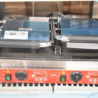 Brand new 2025 Avantco 177PG400ST dual panini grill, smooth plates, 19 5/8" x 9 1/8" surface, with timer, 120V.