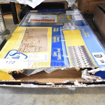 BRAND NEW SCRATCH AND DENT! T&S HG-4D-48K 48" yellow steel gas hose, FreeSpin fitting, installation kit, 3/4" NPT. Box damaged.