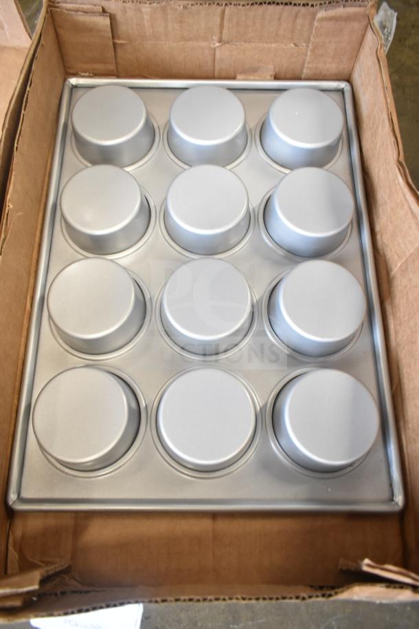 Boxed 176MUF12C7OZ Baker's Lane 12-cup glazed aluminized steel muffin pan, 13"x18", brand new, slight dent.