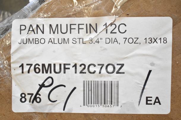 Box with label showing "PAN MUFFIN 12C" and "176MUF12C7OZ";  jumbo muffin pan specs and barcode visible.