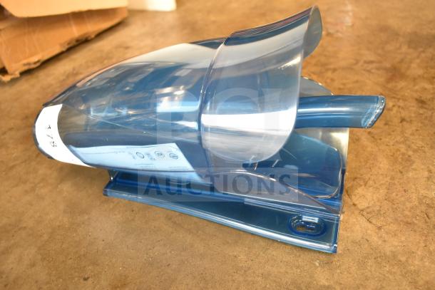 BRAND NEW SCRATCH AND DENT! San Jamar SI9000 Saf-T-Ice Ice Scoop Holder with 64-86 oz. scoop, minor cosmetic marks.
