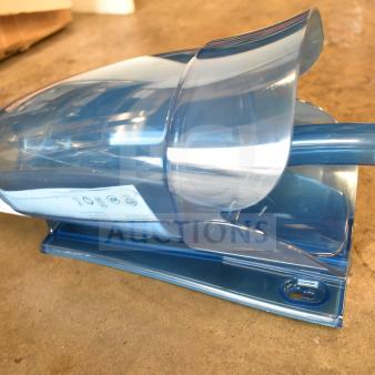 BRAND NEW SCRATCH AND DENT! San Jamar SI9000 Saf-T-Ice Ice Scoop Holder with 64-86 oz. scoop, minor cosmetic marks.