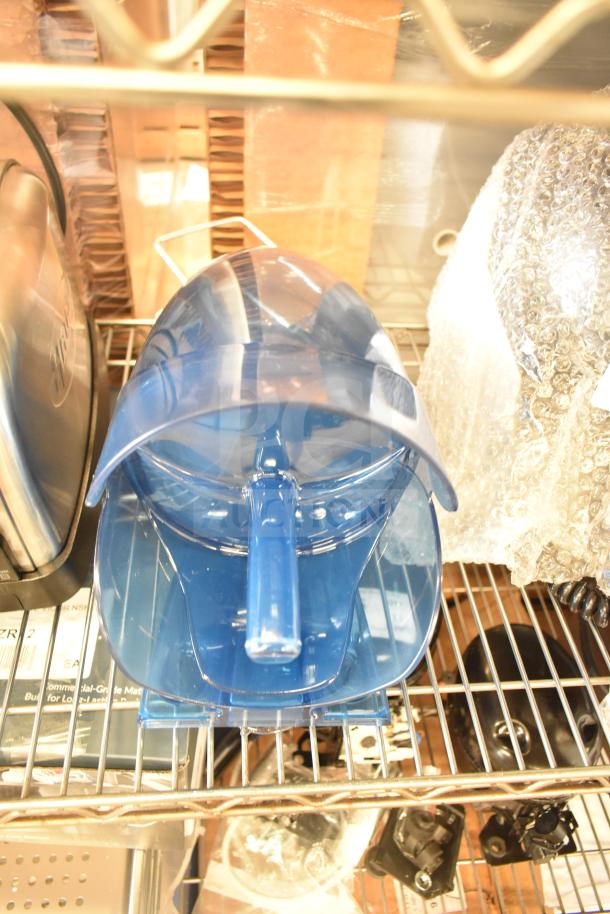 BRAND NEW San Jamar SI9000 Saf-T-Ice Scoop Holder, includes 64-86 oz. scoop, slight scratches, durable blue design.