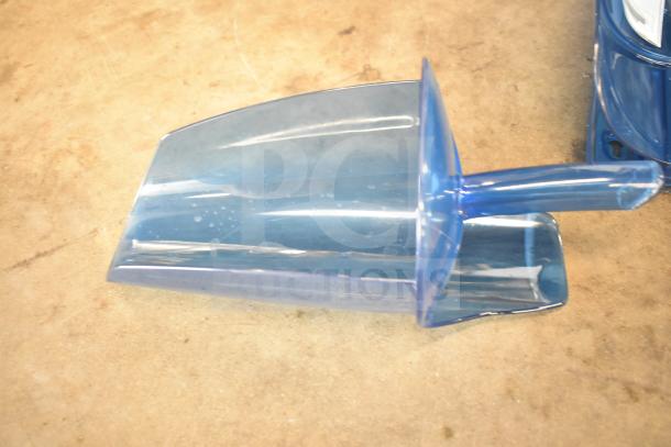 BRAND NEW San Jamar SI9000 Saf-T-Ice scoop holder with 64-86 oz. scoop; minor scratches visible.