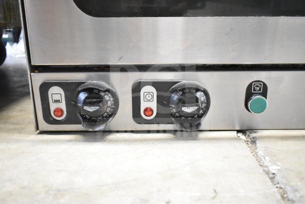 Vollrath Cayenne COA 8005 40702 convection oven, electric, 230V, 1 phase, countertop model, visible control knobs.