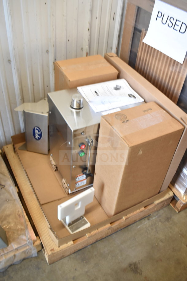 Globe GSCS3-3 commercial cheese shredder, brand new, scratch and dent, high volume. 230V, 3 phase, with original packaging.