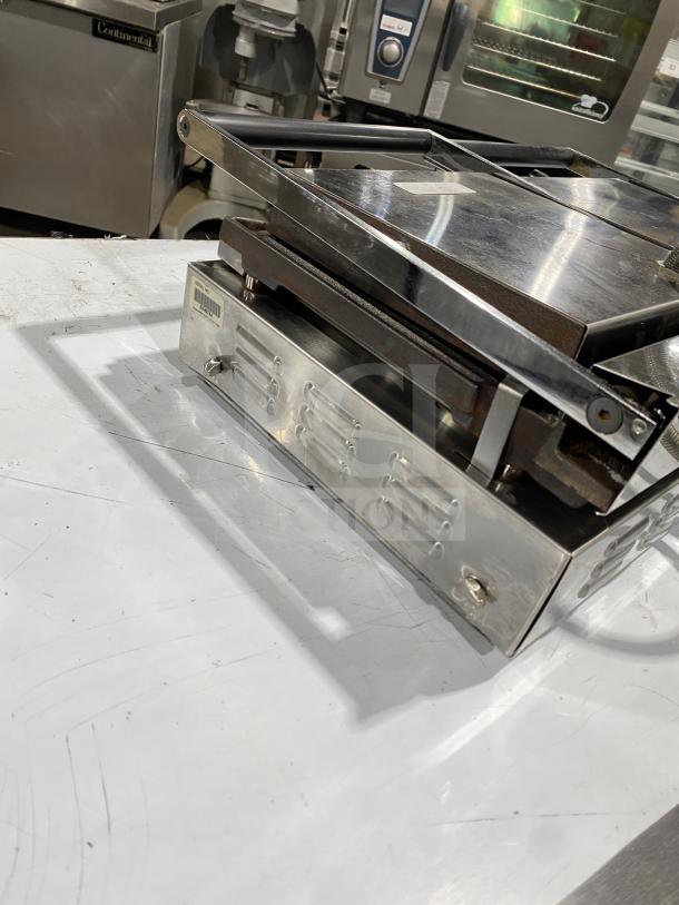 Ceciware TSG-2G commercial electric double panini press, stainless steel, 230V, 1 phase, model SN: 1601G0272.