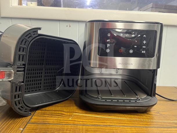 Insignia 5 Qt. Digital Air Fryer, stainless steel. Touch controls, open basket, excellent condition.