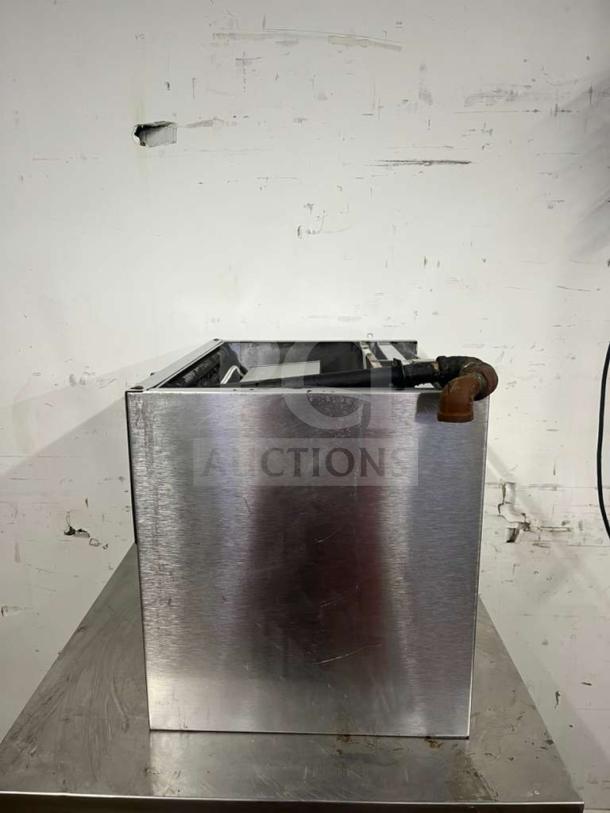 JADE Range JCM-24 gas cheesemelter, 24-inch, wall mount, infrared burners, 20000 BTU, stainless steel, used condition.