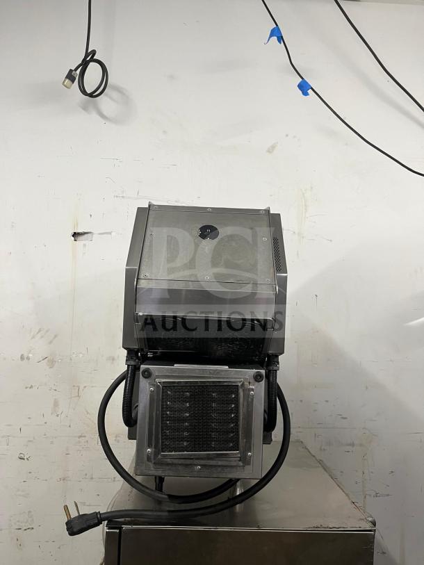 Nemco 6900-208-GF single commercial Panini press, aluminum grooved/smooth plates, 208v/1ph, visible power cord.