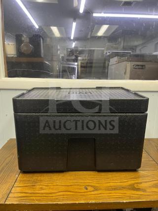 CAMBRO EPP180SW110 Cam GoBox insulated food pan carrier, 48.6 qt, black, good condition, textured surface.