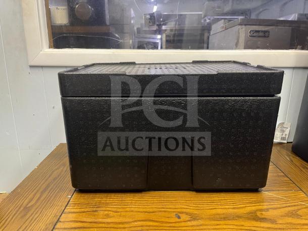 CAMBRO EPP180SW110 Cam GoBox insulated food pan carrier, 48.6 qt, black, sturdy condition, visible branding tag.