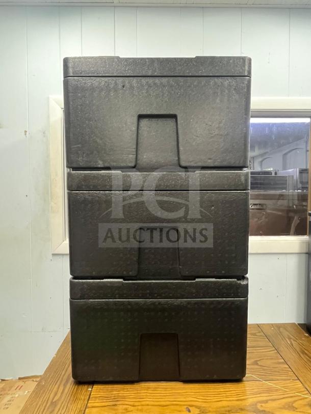 CAMBRO EPP180SW110 Cam GoBox insulated food pan carrier, 48.6 qt, black, stackable, good condition.